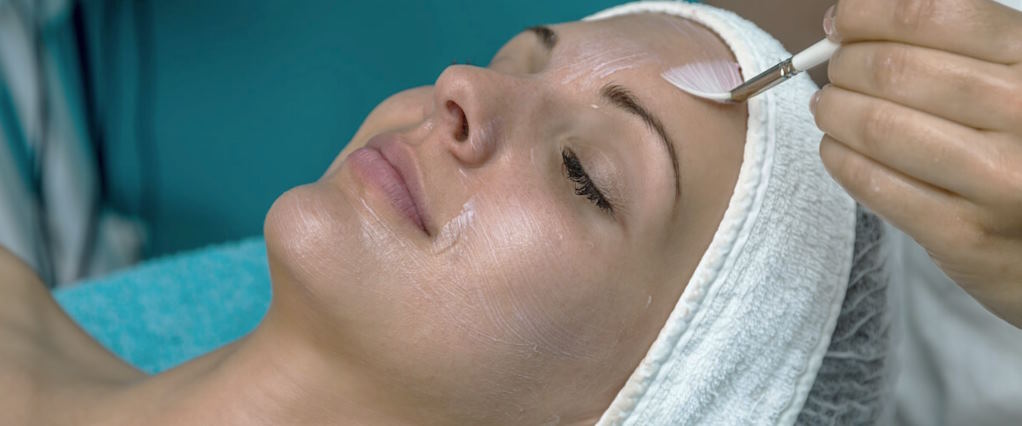 facial peel to protect the skin